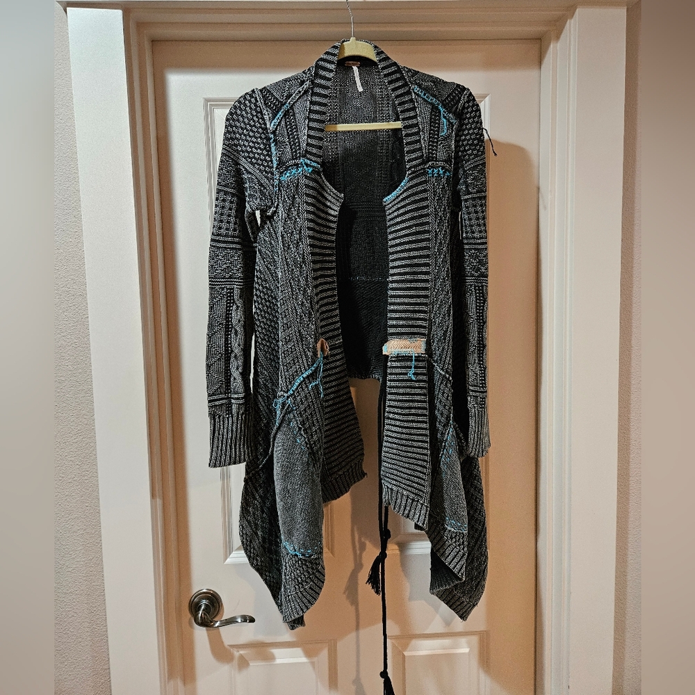 Free People All Washed Out Cardi Asymmetrical Hem Tassel Tie Front Black Small - Picture 15 of 16